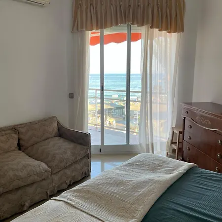 Апартаменти First Line La Carihuela,